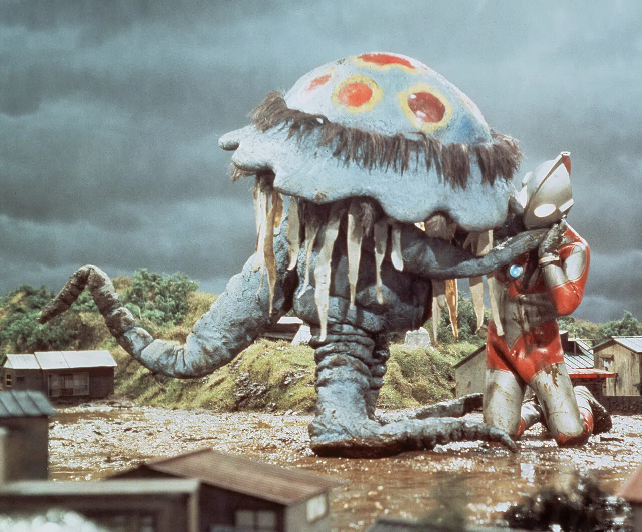  凯恩在日本队比赛中比赛局势复杂，锐不可当引发热议！