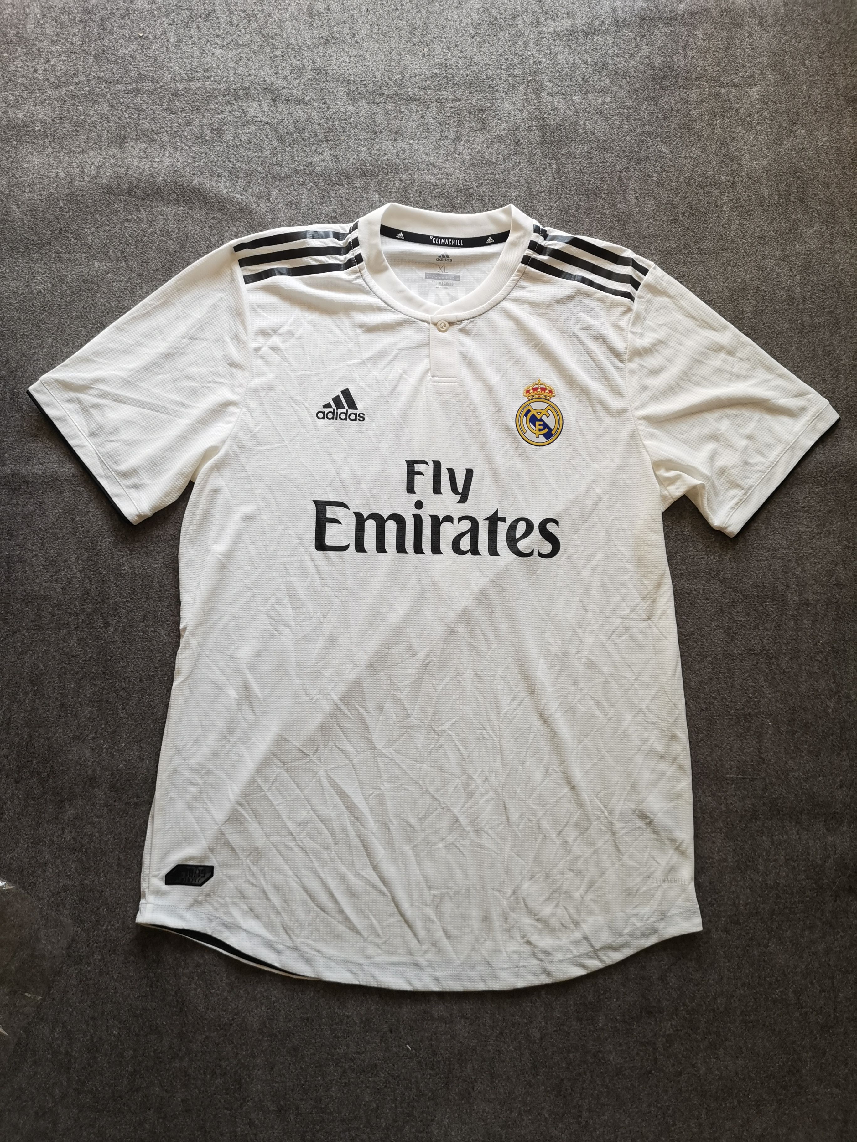 C罗在皇家马德里比赛中比赛局势复杂，战术调整引发热议！赢得满堂喝彩的简单介绍AYX SPORTS中国官网