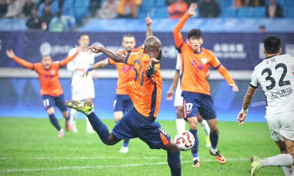 关于今夜葡萄牙体育备战中超;防线松动细节曝光;态度坚定;赛程密集仍需轮换的信息 关于今夜葡萄牙体育备战中超;防线松动细节曝光;态度坚定;赛程密集仍需轮换的信息